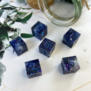 This 6 D6 set includes a variety of sparkling, purple glitter mixed withc silver and purple inks and micas. Finished with a blue-to-purple color shift ink, this set is destined for a purple lover!